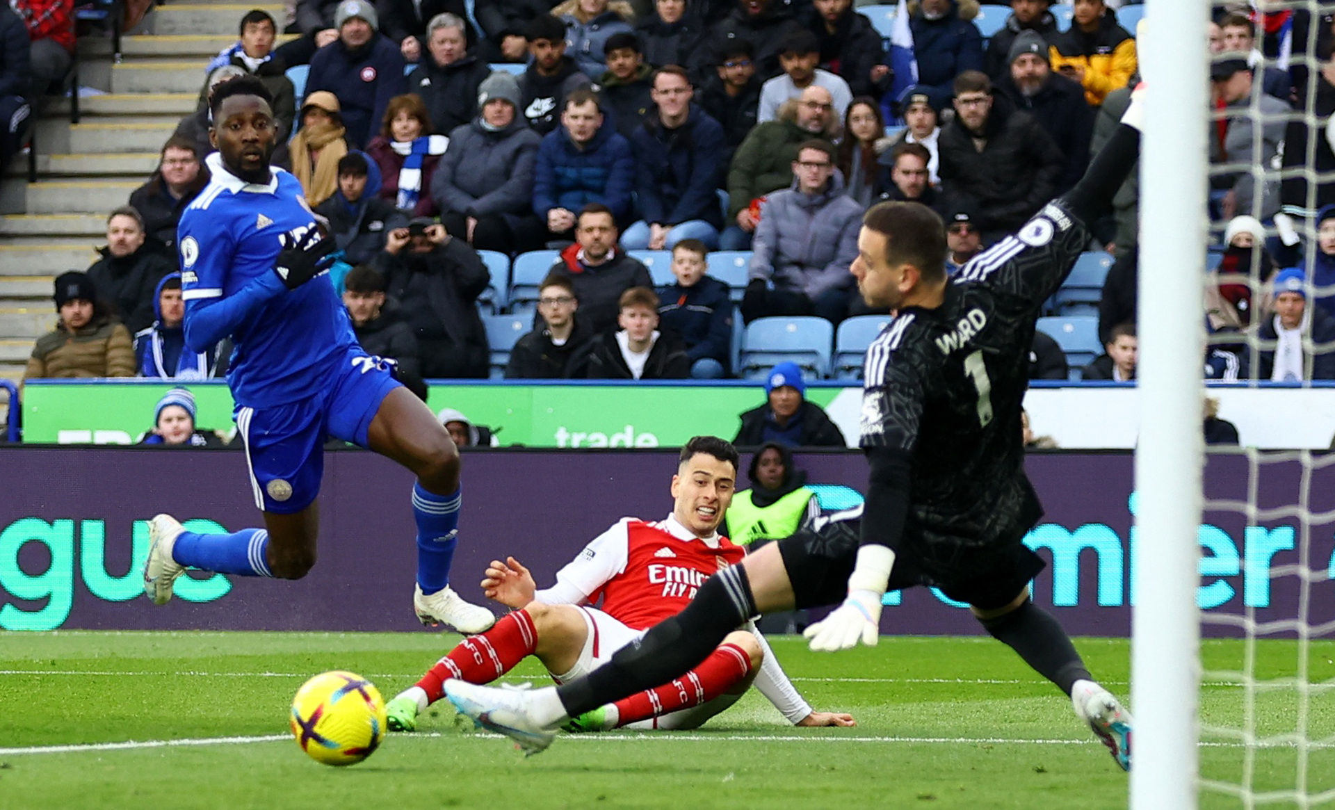 足球联赛中 足球联赛中